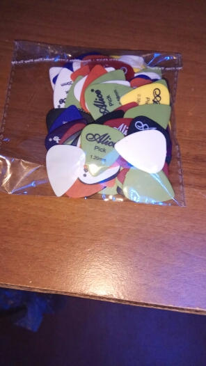 Lots of 100pcs Alice Matte Acoustic Electric Guitar Picks Plectrums(Thickness&Color Assorted)Free Shipping Wholesales