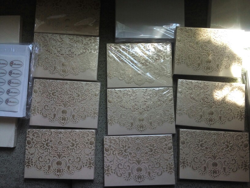 High Quality 50pcs/lot 185*127mm Embossment Wedding Invitation Card Red White Gold , With Envelopes, Inner Paper And Seals