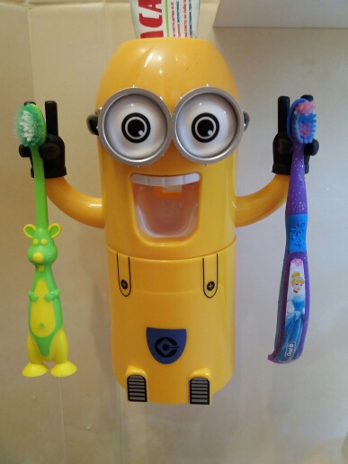 Eco-Friendly minions toothpaste dispenser bathroom accessories automatic toothpaste dispenser toothbrush holder Bathroom Set Cup