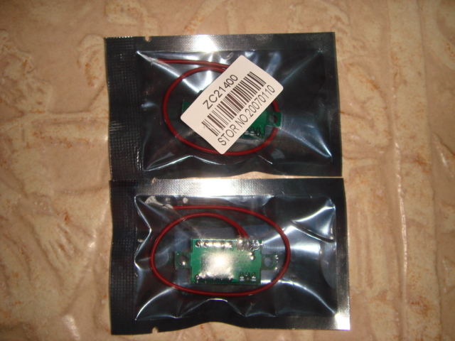 1 pc DC 4.7~32V No power supply needed Mini Red LED Panel Voltage Meter 3-Digital Adjustment Voltmeter 200ms/time