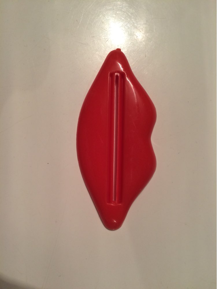 1pcs Sexy Hot Lip Kiss Bathroom Tube Dispenser Toothpaste Cream Squeezer Bathing Accessories