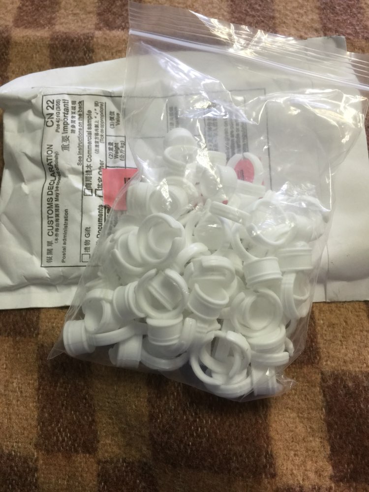 New 50pcs Wholesale Plastic White Tattoo Ink Ring For Eyebrow Permanent Makeup Medium Size Tattoo Ink Holders Tattoo Supplies