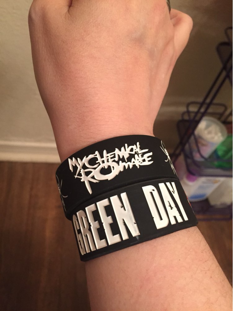 1 PC Retail Wholesale My Chemical Romance Silicone Wristband, Show Your Support for Them By Wearing This Bracelet Promotion
