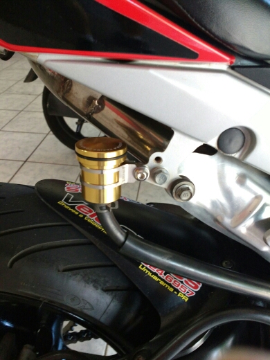 Universal Motorcycle Brake Fluid Reservoir Clutch Tank Oil Fluid Cup For Honda CB599 CBR600RR CB600 HORNET CBR 600 F2 F3 F4 F4i