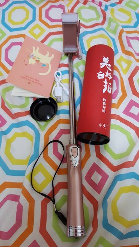 Ulanzi Selfie Stick with Rear Mirror,Light and Bluetooth Remote Shutter Monopod Fill Light for iPhone Samsung Android Phones