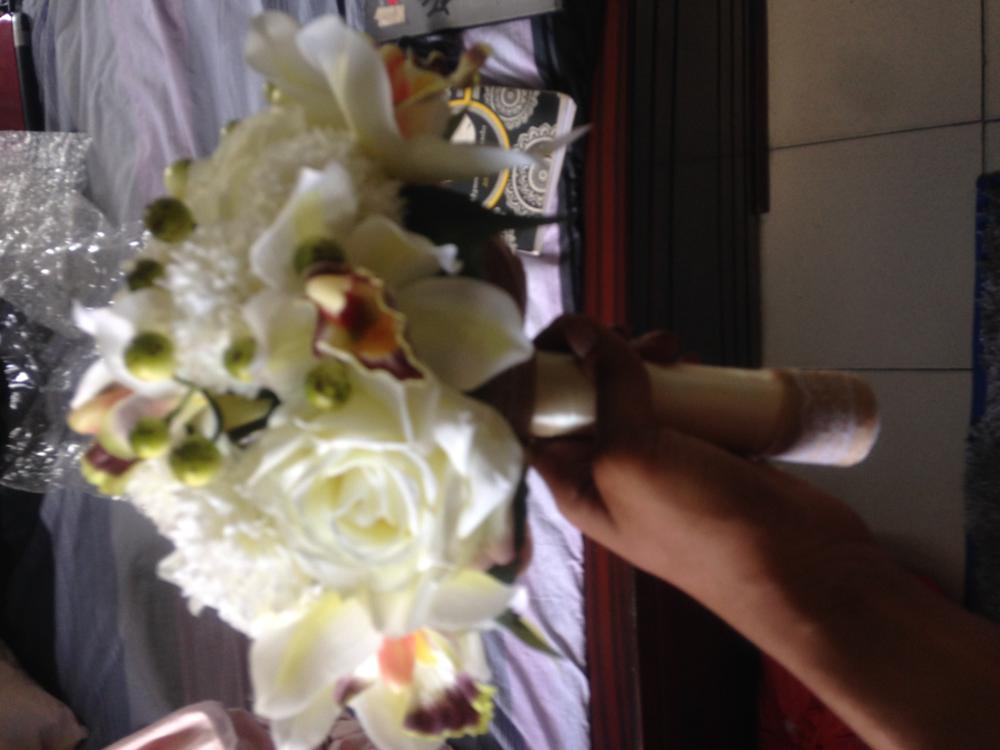 Kyunovia 3pc Set Silk Wedding Bouquet Photograph Bridal Bouquet Artificial Hydrangea Iris Rose Wedding Flowers with Berries FE58