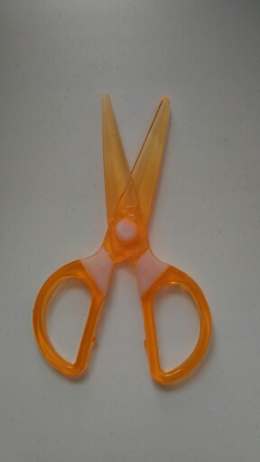 Plastic scissors /Safety scissors for children/Not to hurt the hand paper cutting knife free shipping
