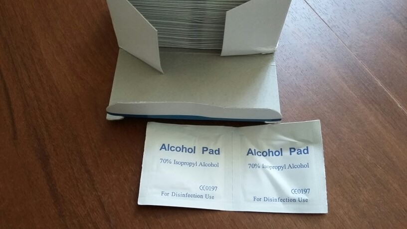 Portable 100pcs/Box Alcohol Swabs Pads Preps Wipes Antiseptic Cleanser Cleaning Sterilization First Aid Home