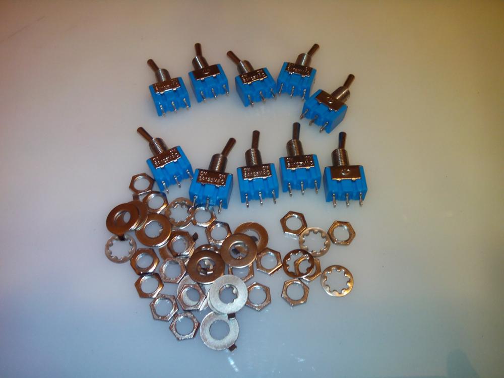 10pc/LOT  Blue Mini MTS-102 3-Pin SPDT ON-ON 6A 125VAC Miniature Toggle Switches VE067 P