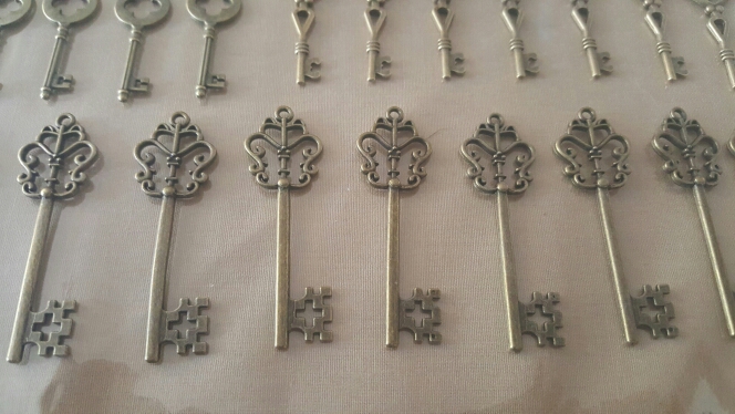 Wholesale 117 pcs Vintage Charms Mixed Keys Pendant Antique bronze Fit Bracelets Necklace DIY Metal Jewelry Making 10012