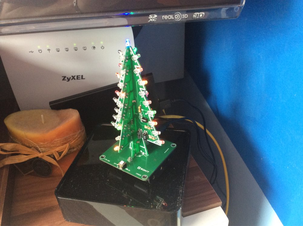 7 Color 3D Christmas Tree LED Flash DIY Kit Three-Dimensional Colorful RGB LED Circuit Kit Electronic Fun Suite Christmas Gift