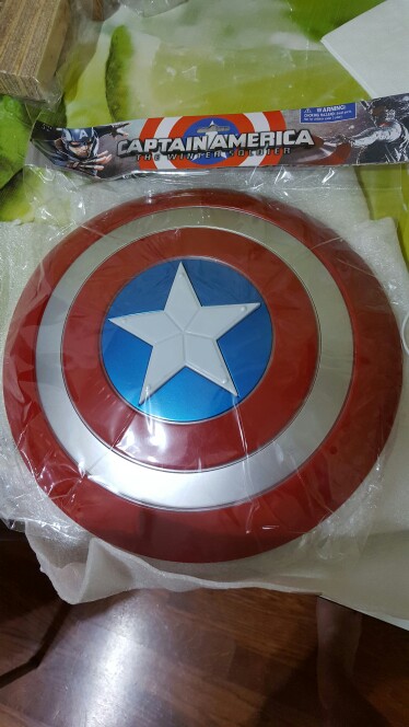 The Avengers Captain 32CM America Shield Light-Emitting & Sound Cosplay property Toy Metallic shield Red/Blue