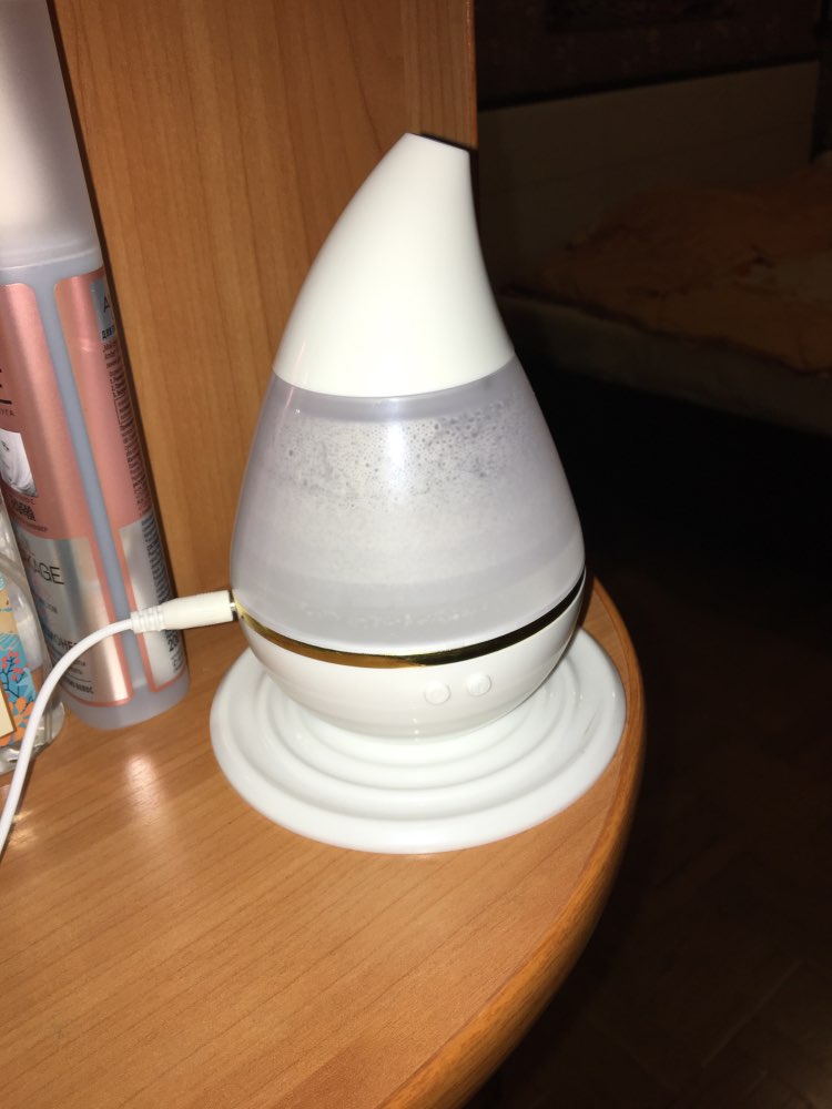 200ml 2W Ultrasonic Aroma Humidifier Air Essential Oil Diffuser Smart Home with LED Light Purifier Atomizer Refresher for Home