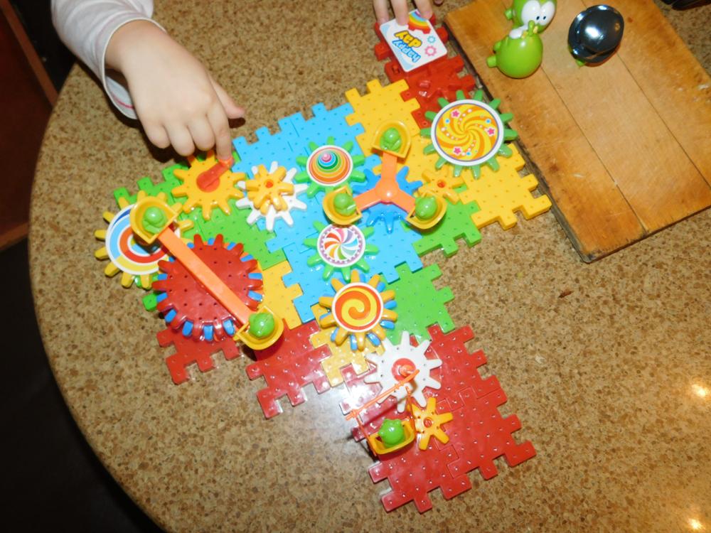 81 Pieces Electric Gears 3D Puzzle Building Kits Plastic Funny Bricks Educational Toys For Kids Toys For Children Christmas Gift