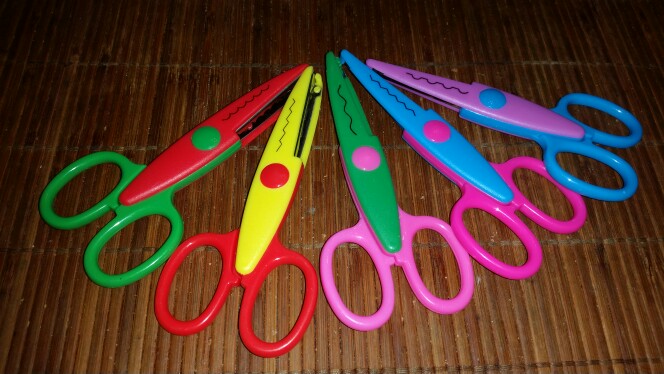 1pcs lace Scissors Metal and Plastic DIY Scrapbook Paper Photo Tools Diary Decoration Safety Scissors 6 Styles Selection YH20