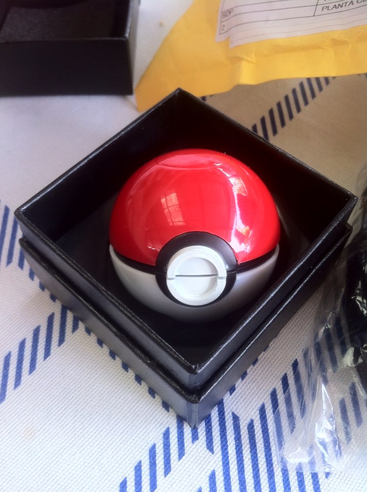 Weed Herb Grinder Newest Game Pokemon and Pokeball Pikachu Tobacco Grinder cigarettes smoke crusher hand muller super 