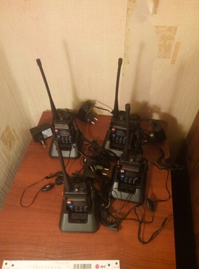 4pcs BaoFeng UV5R 5W Dual Band VHF UHF Handheld CB Radio Walkie Talkies with Earpiece Ham Radio Communicator HF Transceiver