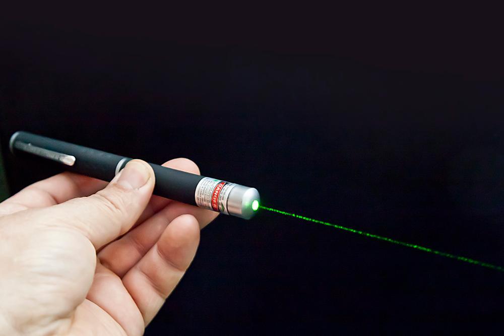 High Quality Red/Green Laser Pointer 5mW Powerful 500M Laser Pen Professional Lazer pointer With 2*AAA Battery For Teaching