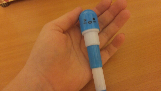 1 Pcs Novelty Stationery Cute Kawaii Pill Ballpoint Pen Lovely Telescopic Vitamin Capsule Ball Pens School Child Gift