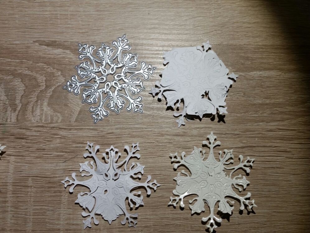 4pcs/set Cutting Dies Snowflake Christmas Metal Cutting Dies Stencils for DIY Die Cut Stencil Decorative Scrapbooking Craft