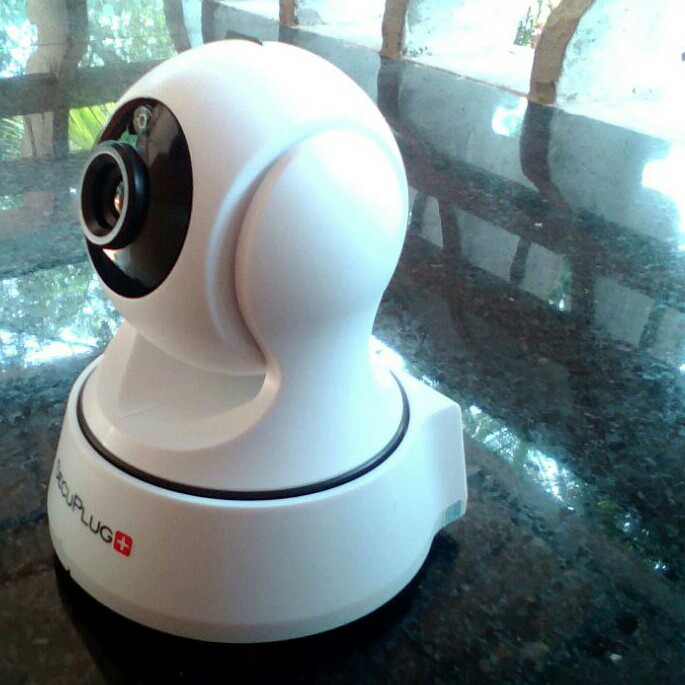 Indoor 720P HD Wi-Fi IP Camera for Baby Monitor with Two-way Audio/TF Card Slot/Night Vision Support Internal speaker