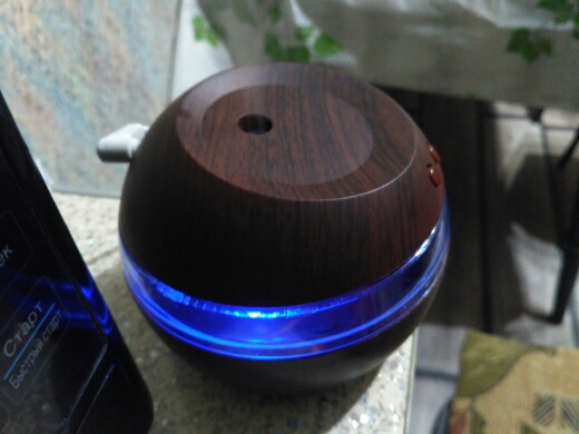 USB Ultrasonic Humidifier, 300ml Aroma Diffuser Essential Oil Diffuser Aromatherapy mist maker with Blue LED Light (Dark wood)